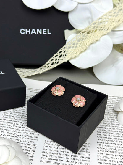 [Marins]26C Pink Camellia Pearl Enamel Stud Earrings