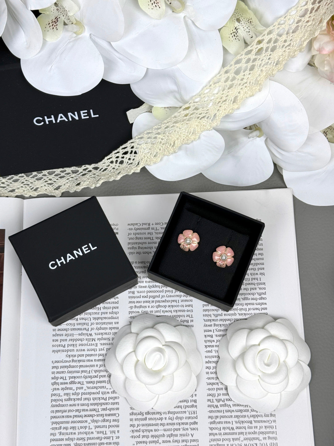 [Marins]26C Pink Camellia Pearl Enamel Stud Earrings