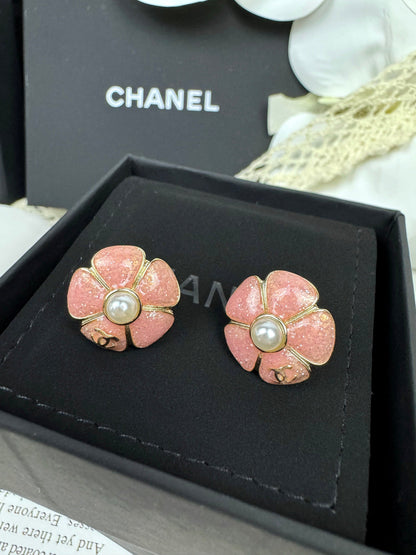 [Marins]26C Pink Camellia Pearl Enamel Stud Earrings