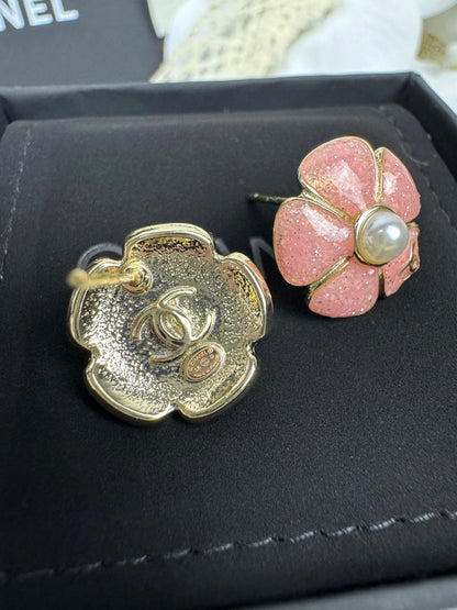 [Marins]26C Pink Camellia Pearl Enamel Stud Earrings