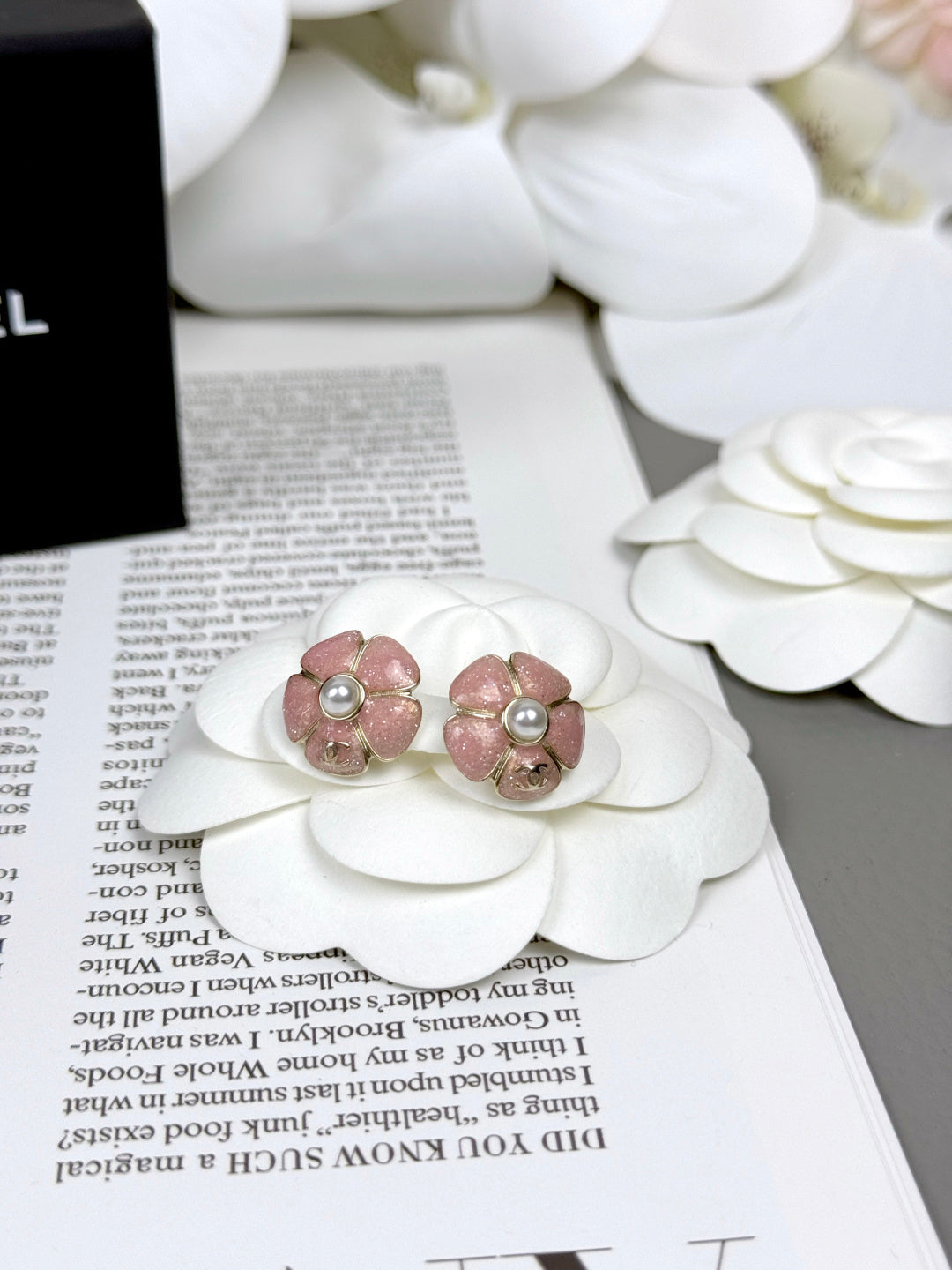 [Marins]26C Pink Camellia Pearl Enamel Stud Earrings