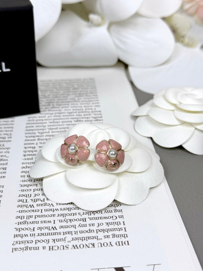 [Marins]26C Pink Camellia Pearl Enamel Stud Earrings