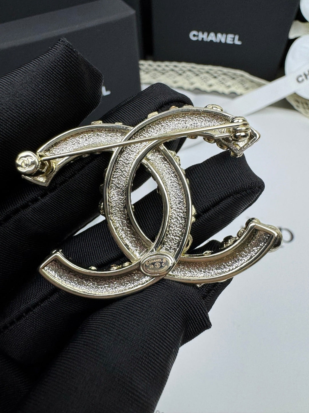 [Marins]26C Pink-White Enamel Ice Cream Cone Double C Brooch