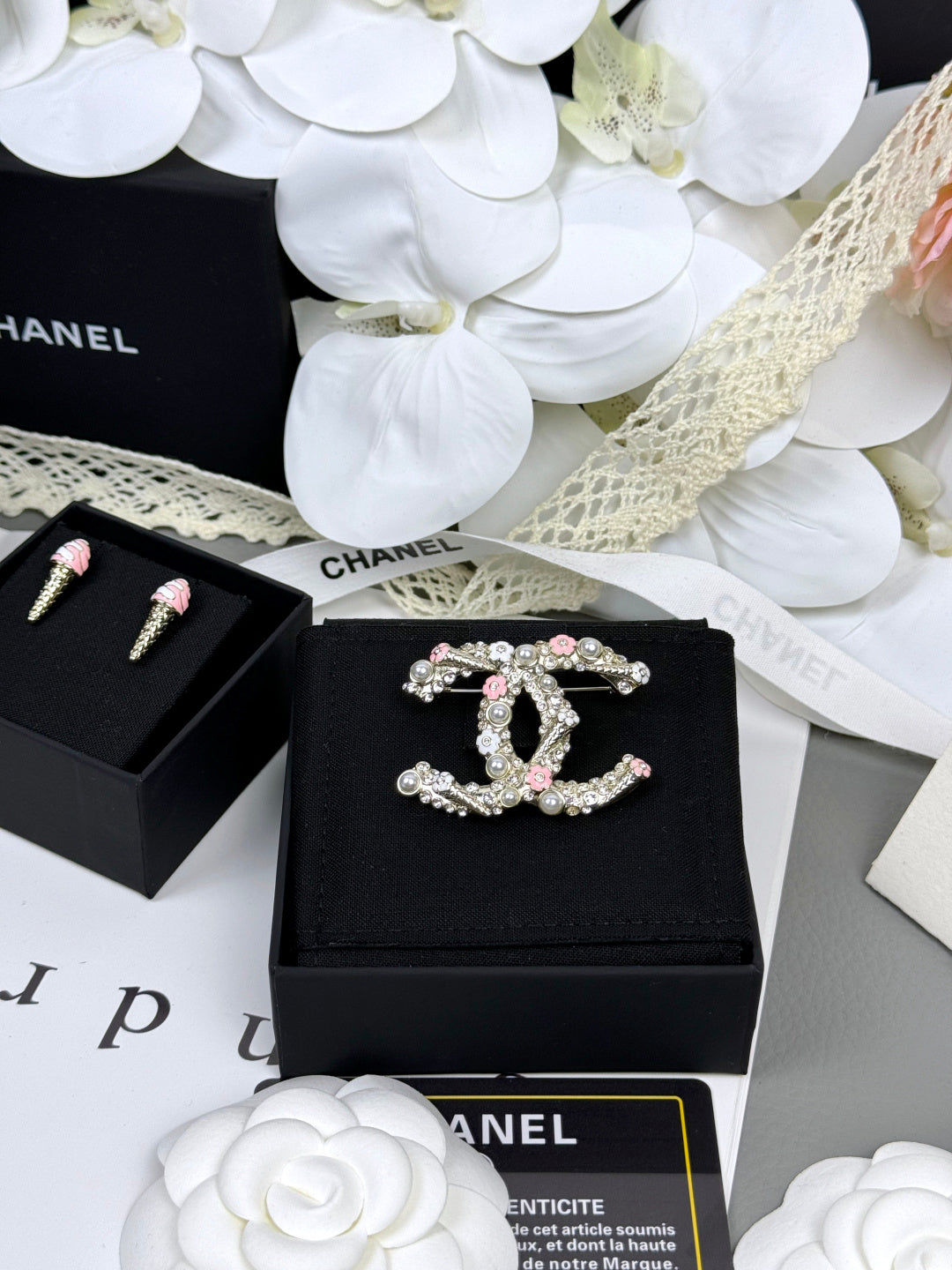 [Marins]26C Pink-White Enamel Ice Cream Cone Double C Brooch