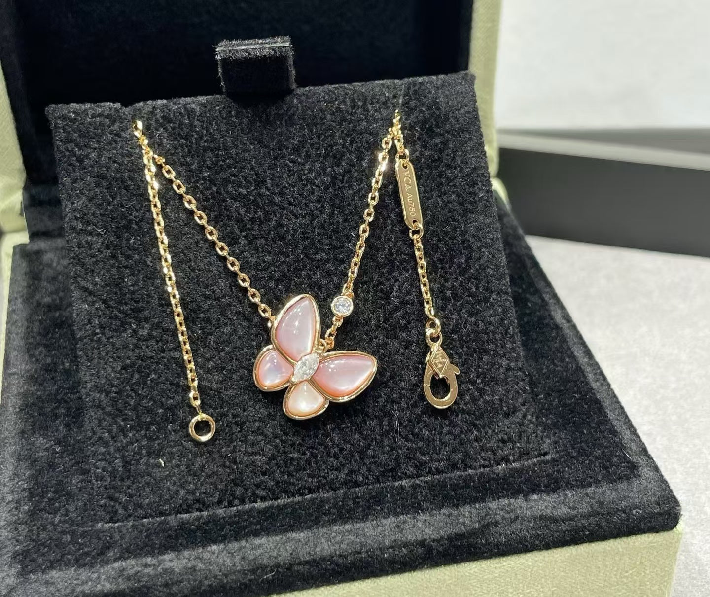 [Marins]BUTTERFLY PINK MOTHER-OF-PEARL DIAMOND NECKLACE
