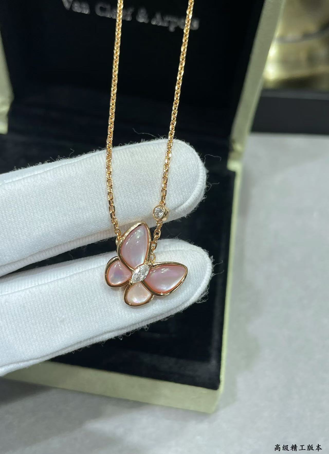[Marins]BUTTERFLY PINK MOTHER-OF-PEARL DIAMOND NECKLACE