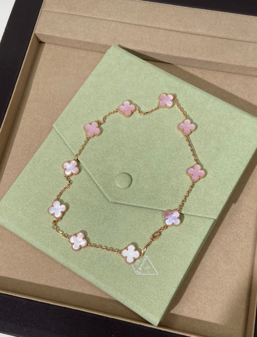 [Marins Jewellery] クローバー10個付きピンクネックレス