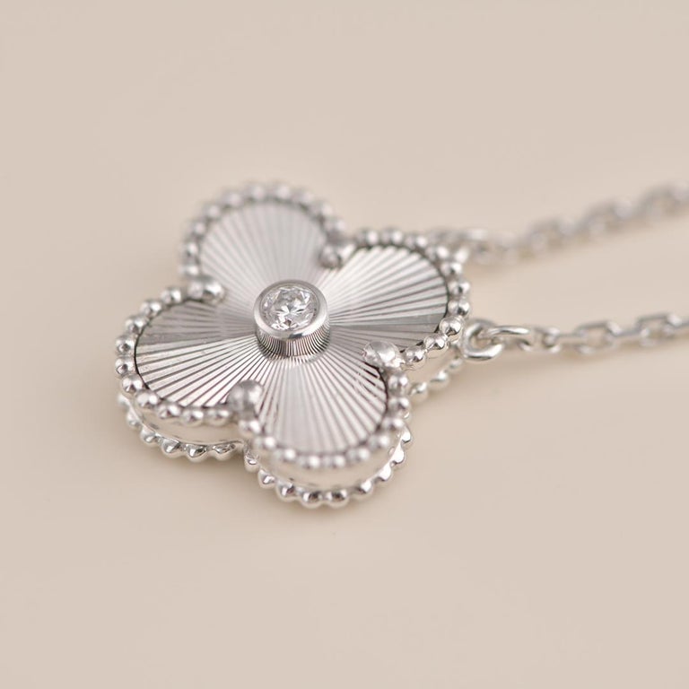 [Marins]CLOVER  15MM DIAMOND LASER NECKLACE SILVER