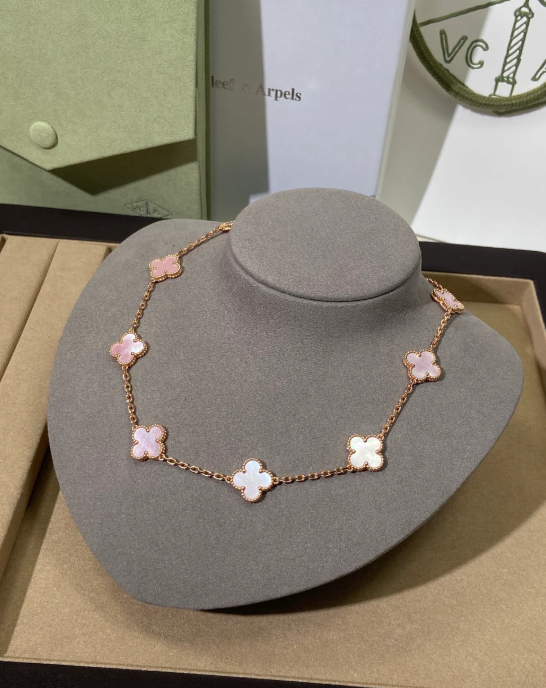 [Marins Jewellery] Pink Necklace with Ten Clover Designs