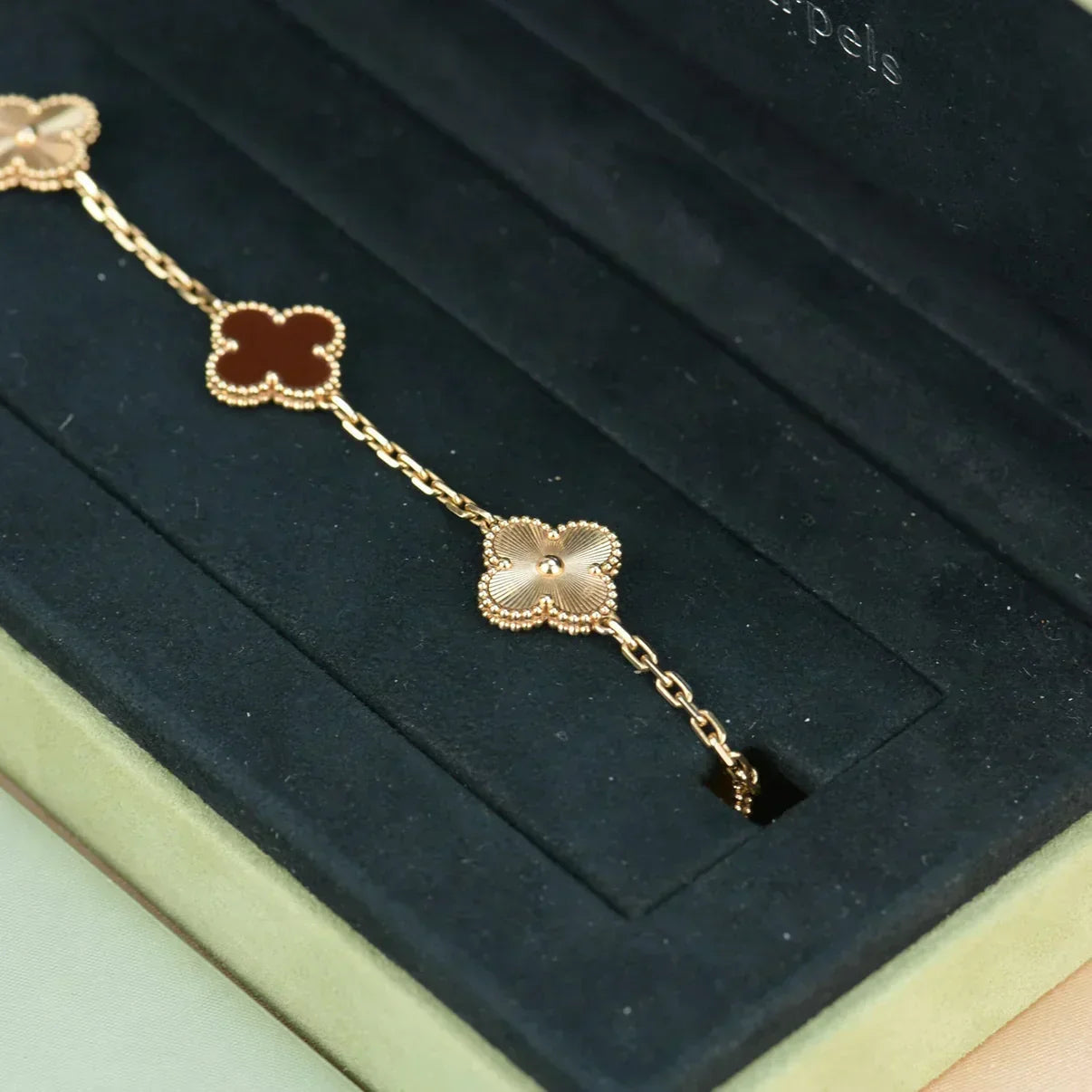 [Marins] CLOVER 5 MOTIF RED CORNELIAN BRACELET COLLECTION