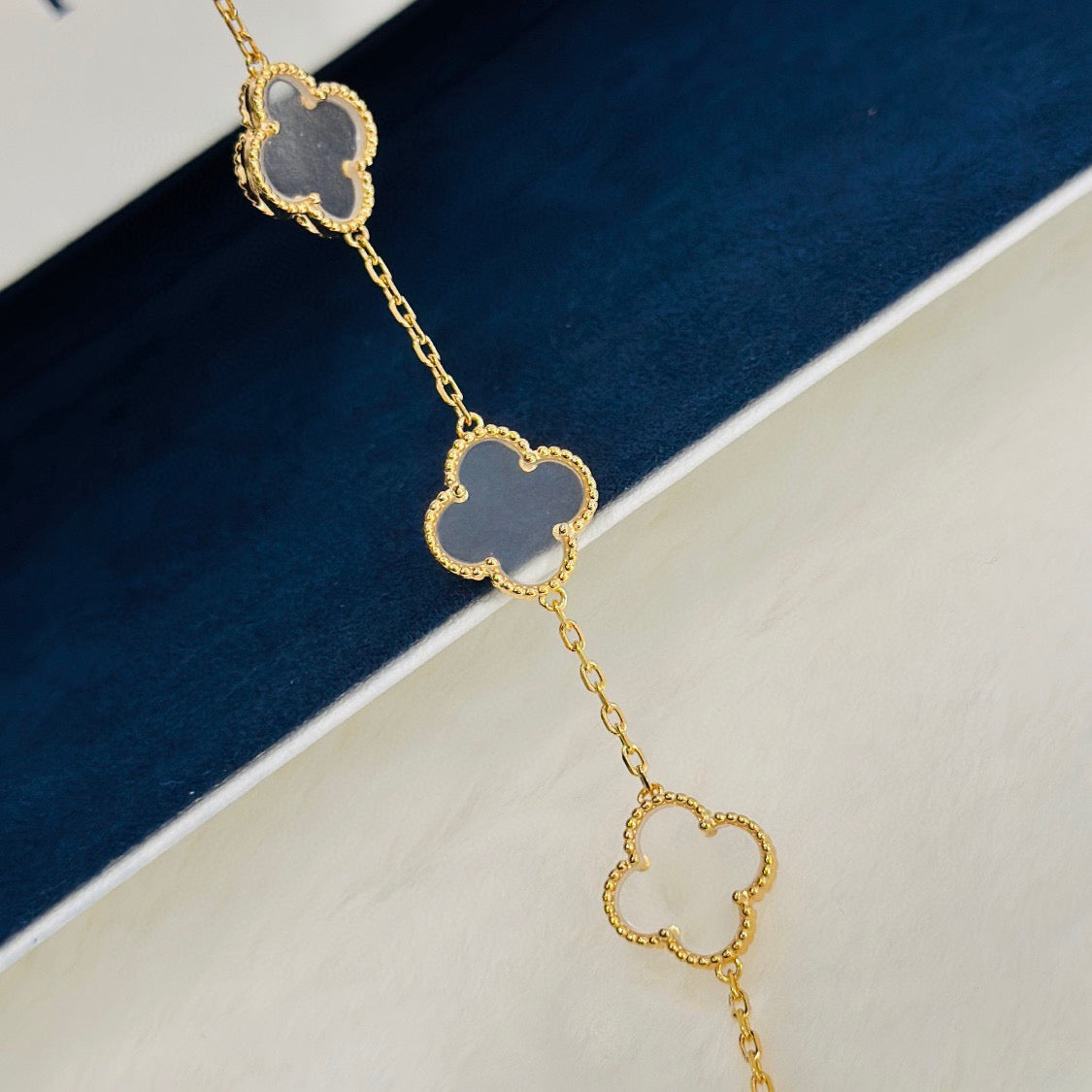 [Marins]CLOVER 5 MOTIF ROCK CRYSTAL BRACELET