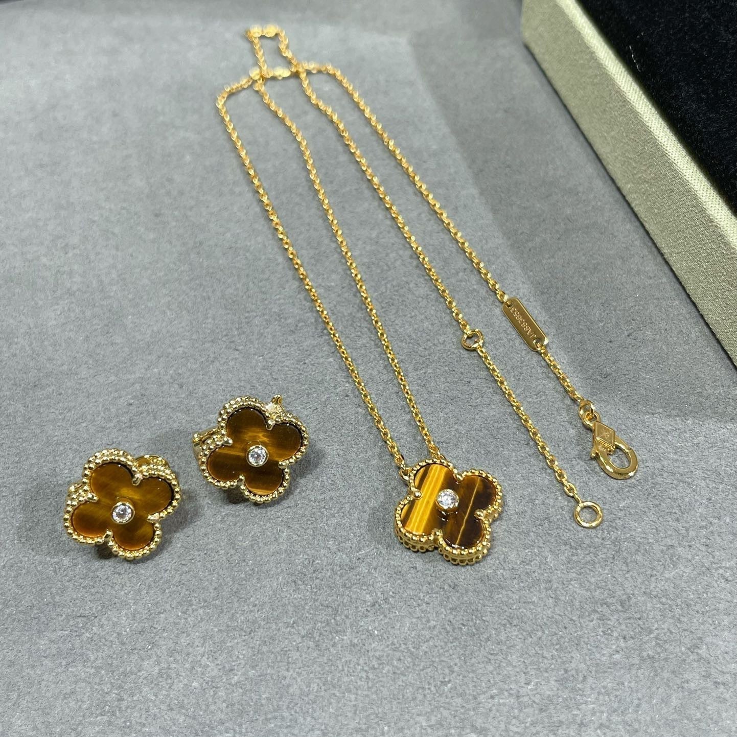 [Marins]CLOVER 15MM DIAMOND AND YELLOW TIGER'S EYE AGATE necklace
