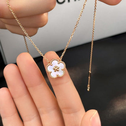 [Marins]LUCKY  WHITE MOP  PLUM BLOSSOM NECKLACE