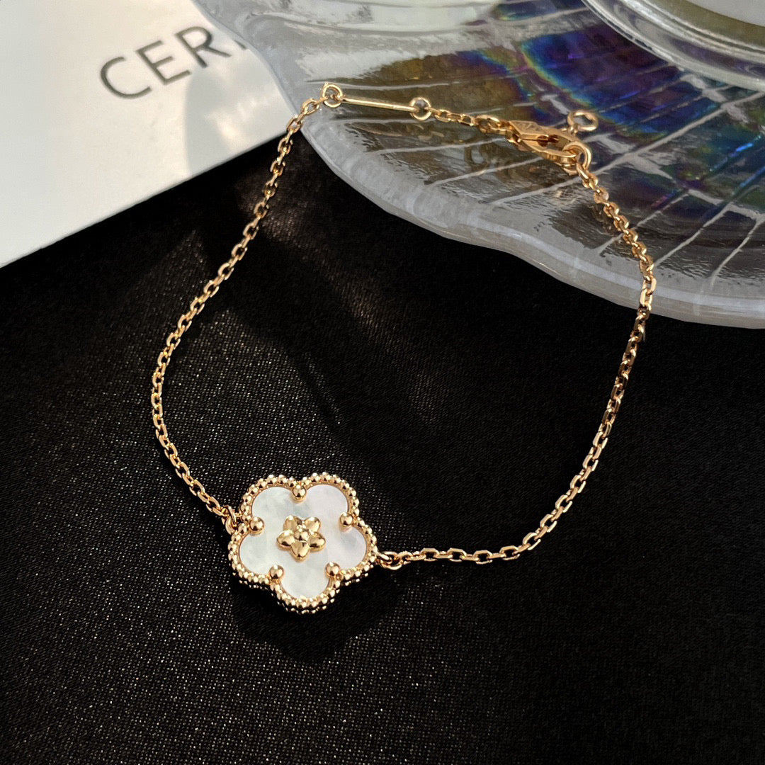 [Marins]LUCKY WHITE MOP PLUM BLOSSOM  BRACELET