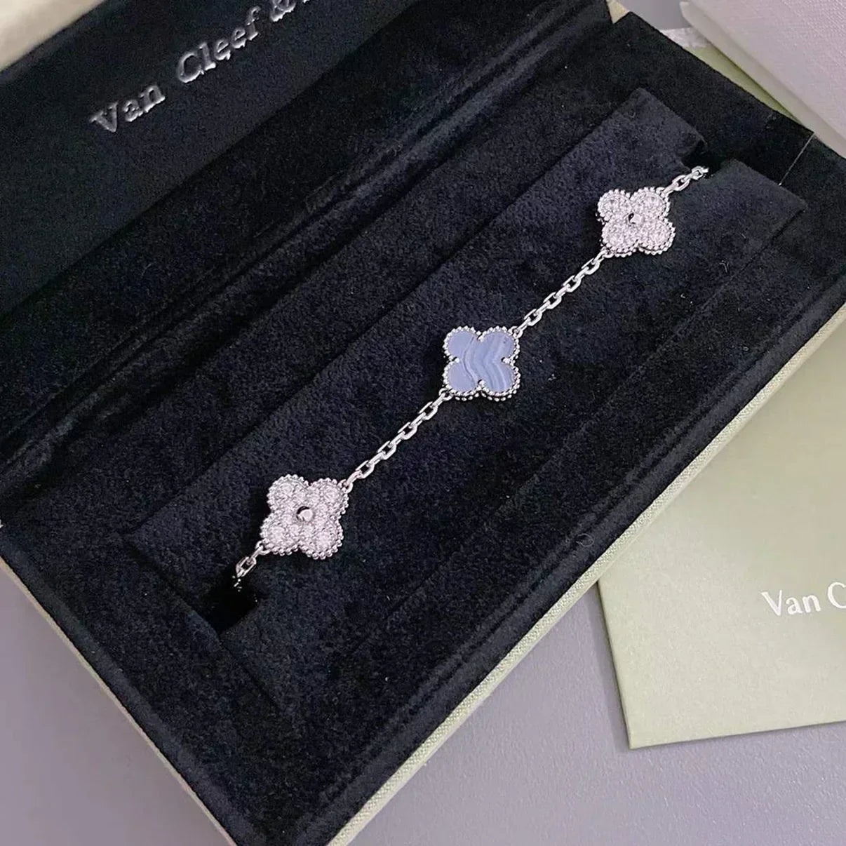 [Marins] CLOVER 5 MOTIF PURPLE CHALCEDONY BRACELET COLLECTION