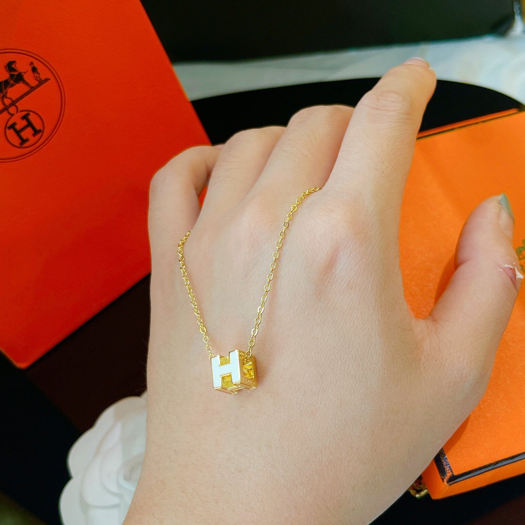 [Marins]H WHITE SQUARE GOLD NECKLACE