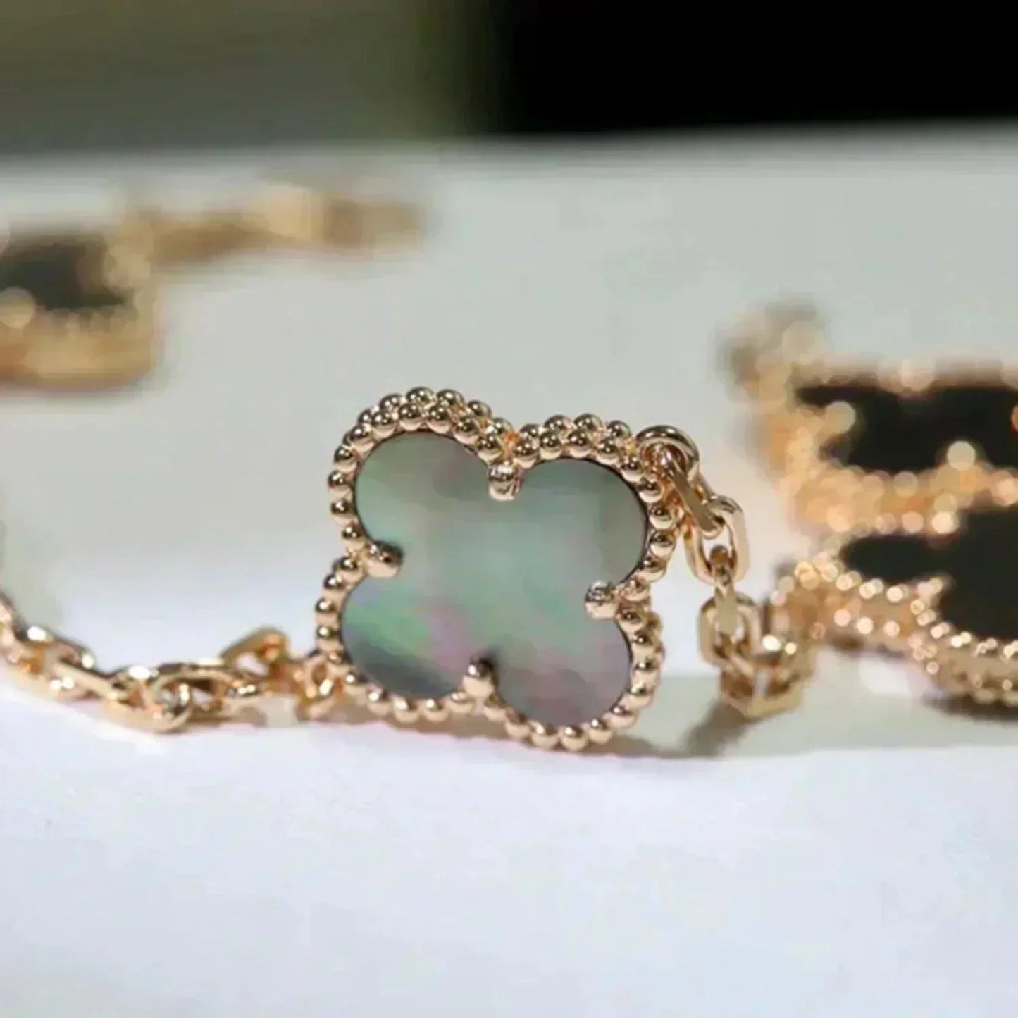 [Marins] CLOVER 5 MOTIF GRAY MOP BRACELET COLLECTION