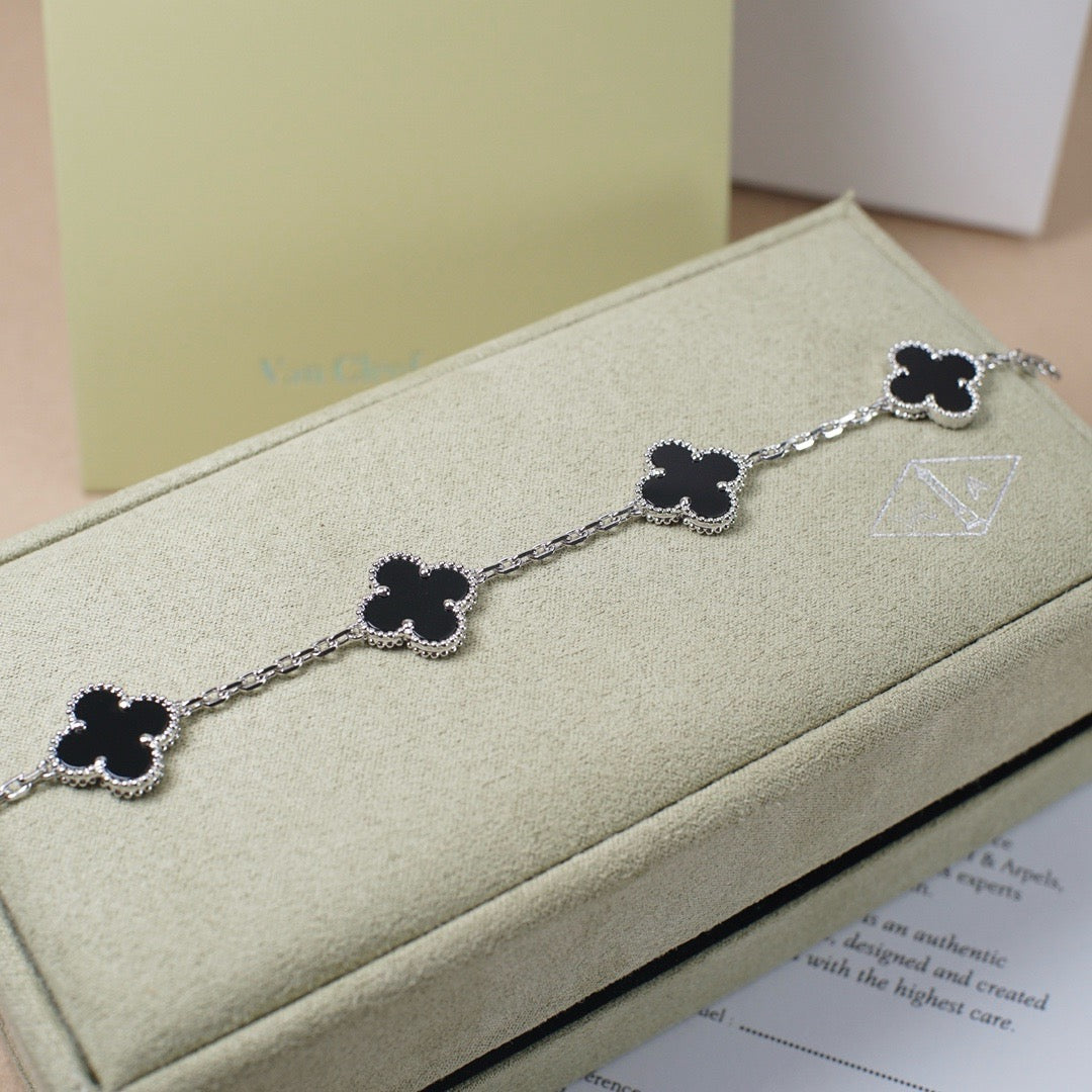 [Marins] CLOVER 5 MOTIF ONYXS BRACELET COLLECTION