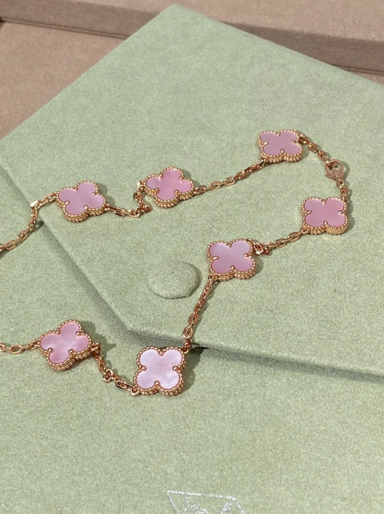 [Marins Jewellery] Pink Necklace with Ten Clover Designs