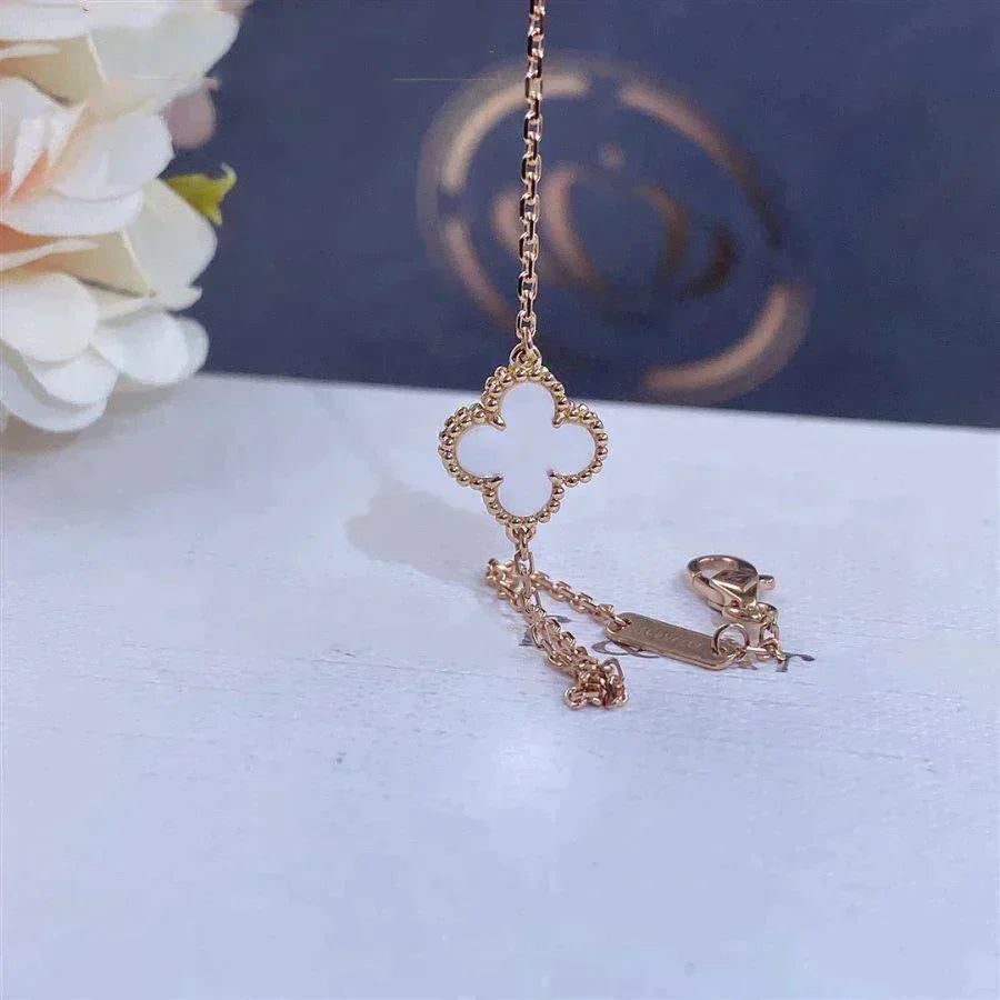 [Marins]CLOVER WHITE MOP SINGLE FLOWER BRACELET