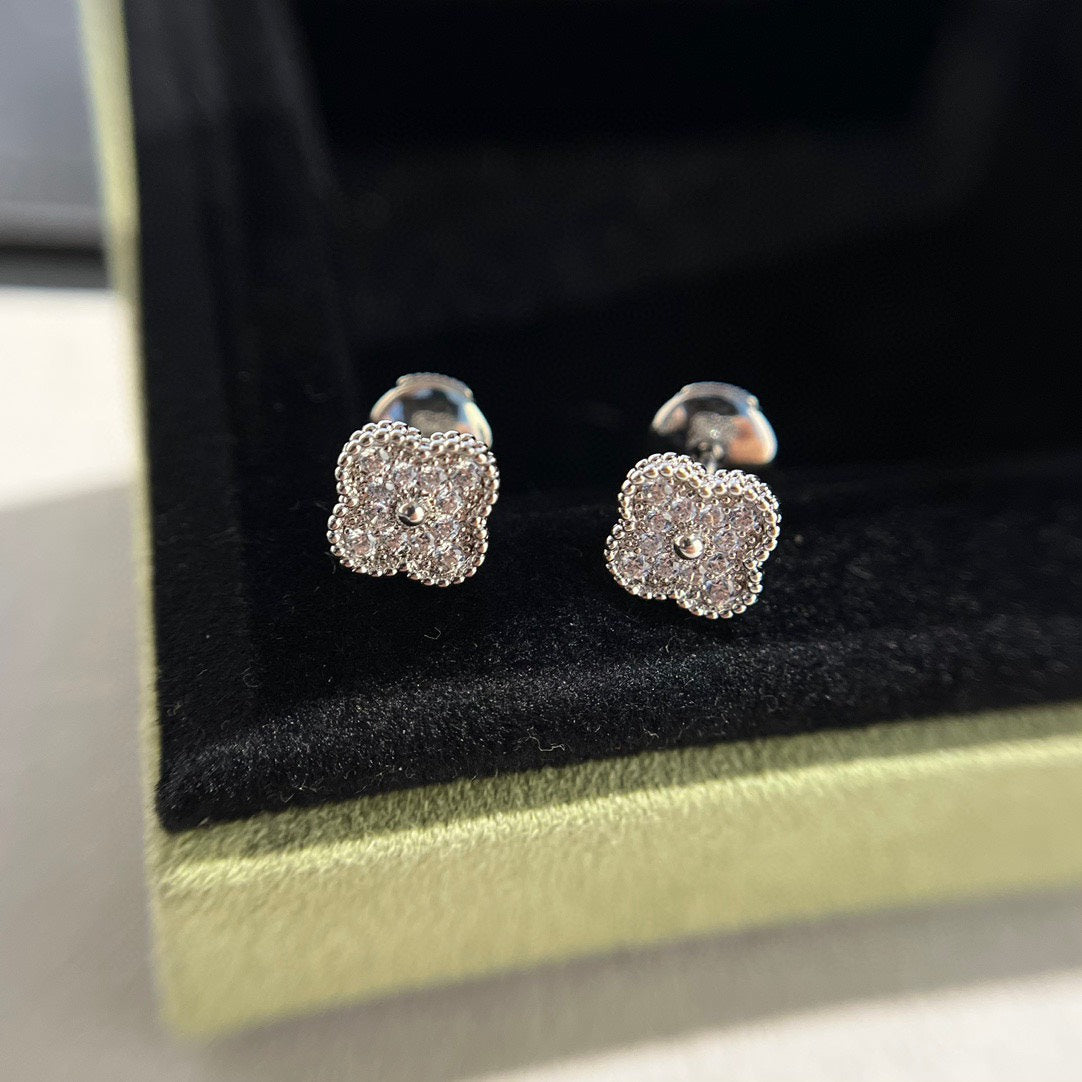 [Marins]CLOVER MINI DIAMOND STUD EARRINGS