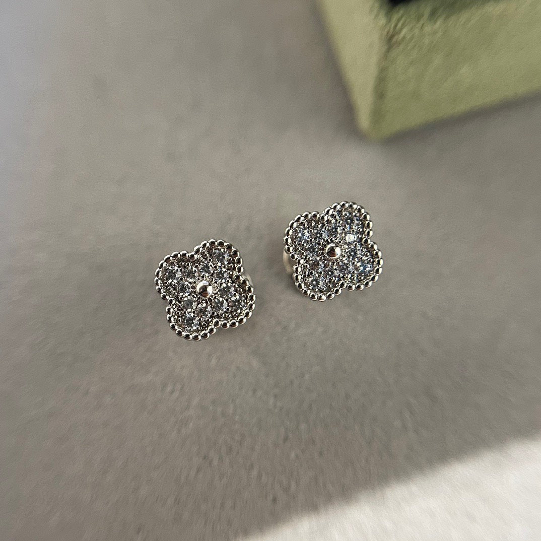 [Marins]CLOVER MINI DIAMOND STUD EARRINGS