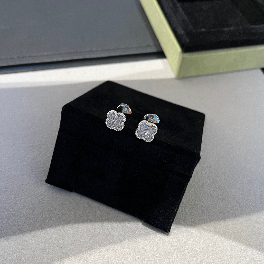 [Marins]CLOVER MINI DIAMOND STUD EARRINGS